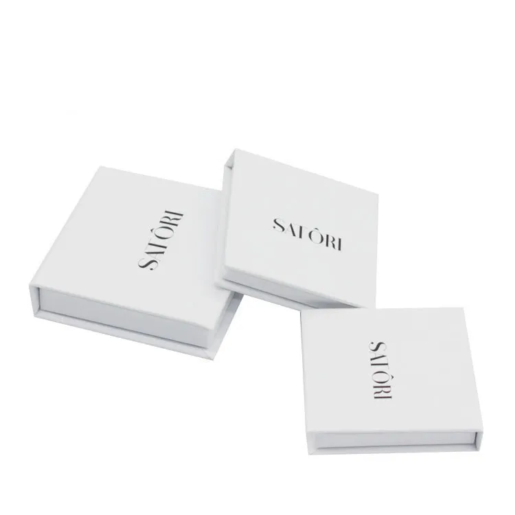 simple white square magnetic lash box
